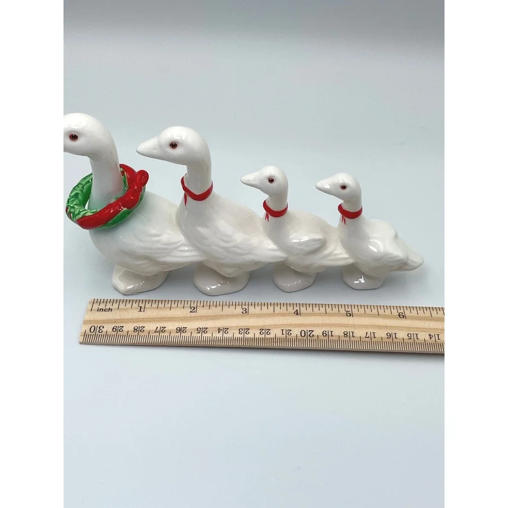 Vintage Dept 56 Christmas Goose Family Figurine Wreath Ceramic Japan 1980s